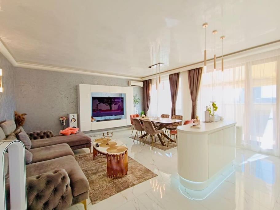 Spacious Prestige Penthouse *